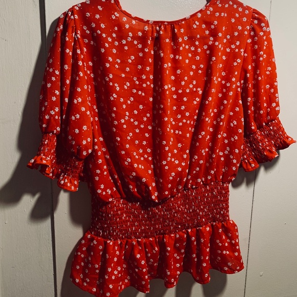 Red floral cinched top - Picture 5 of 5